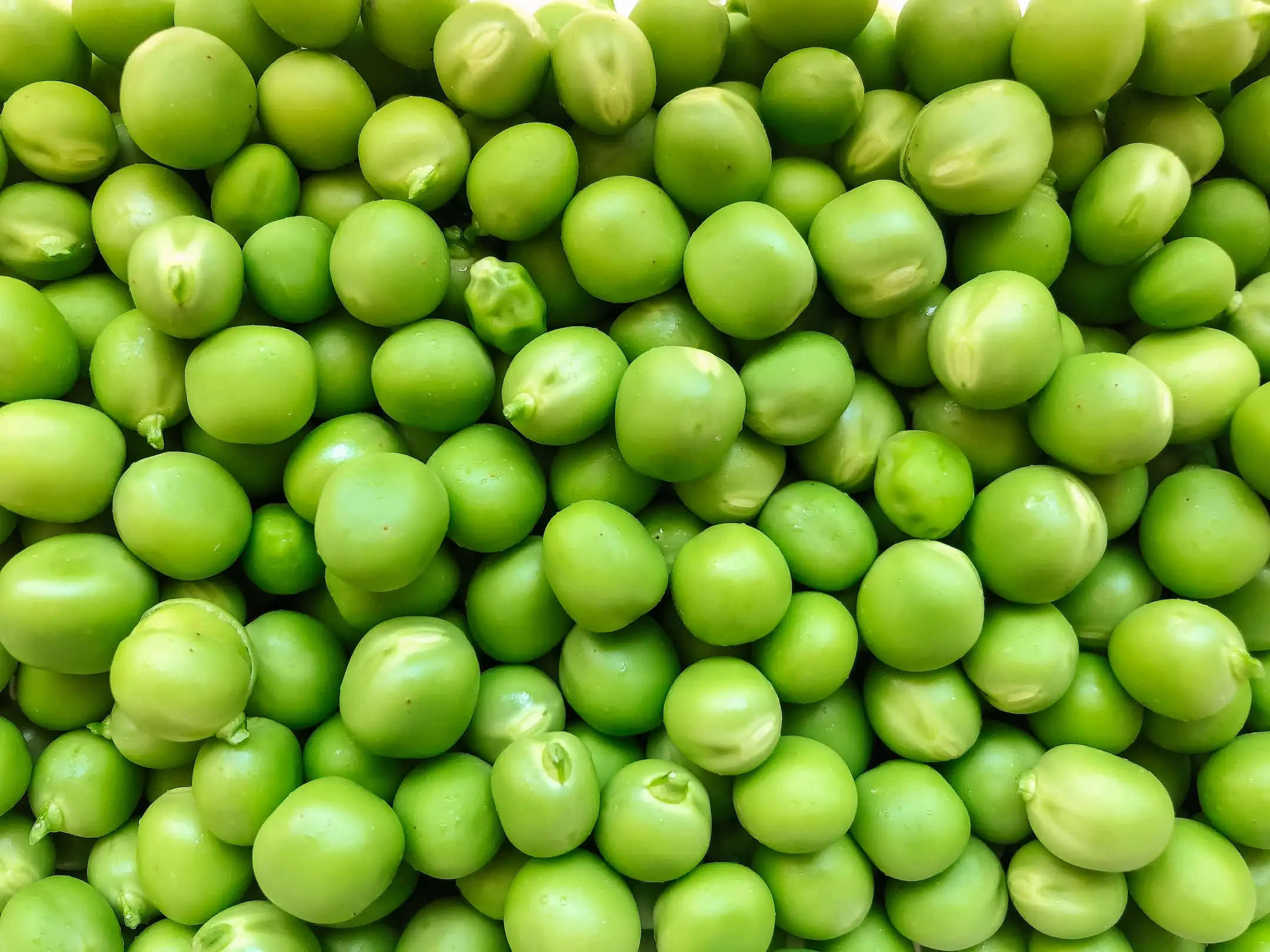 Green Peas: There are countless benefits of eating raw green peas, make them a part of your daily diet.